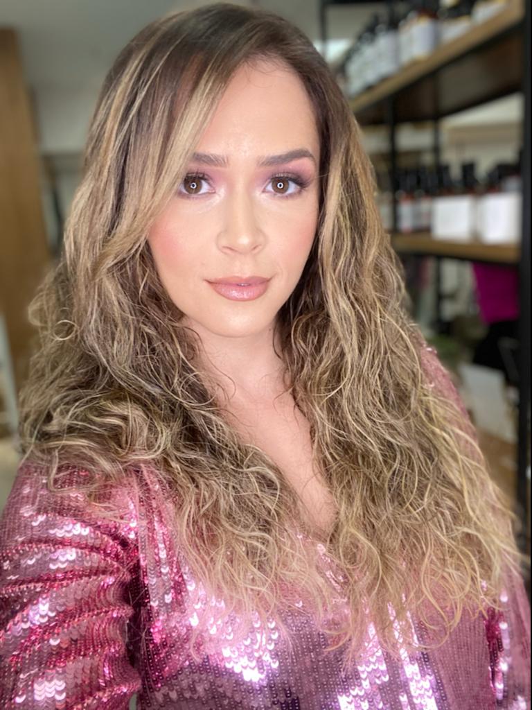 Atriz Lhays Macedo dá voz a personagem Stella Kidd de Chicago Fire que estreia nova temporada 1 Atriz Lhays Macedo dá voz a personagem Stella Kidd de Chicago Fire que estreia nova temporada