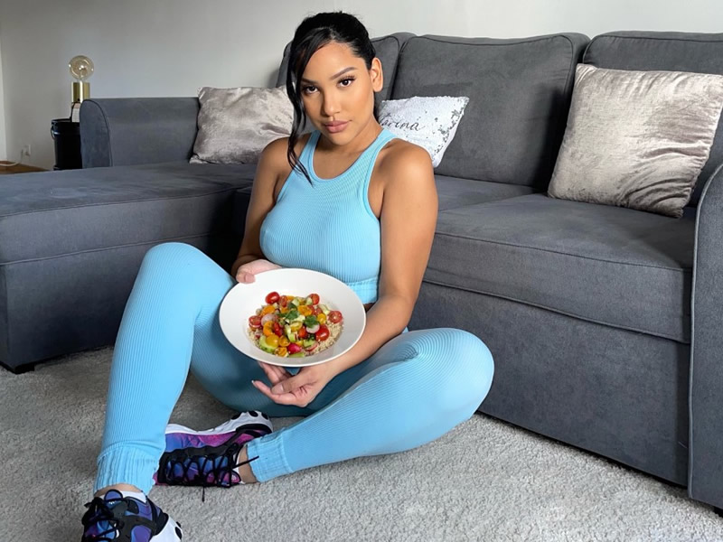 Musa Katarina Harmony cuida da alimentação para chegar bem no Carnaval 1 Musa Katarina Harmony cuida da alimentação para chegar bem no Carnaval