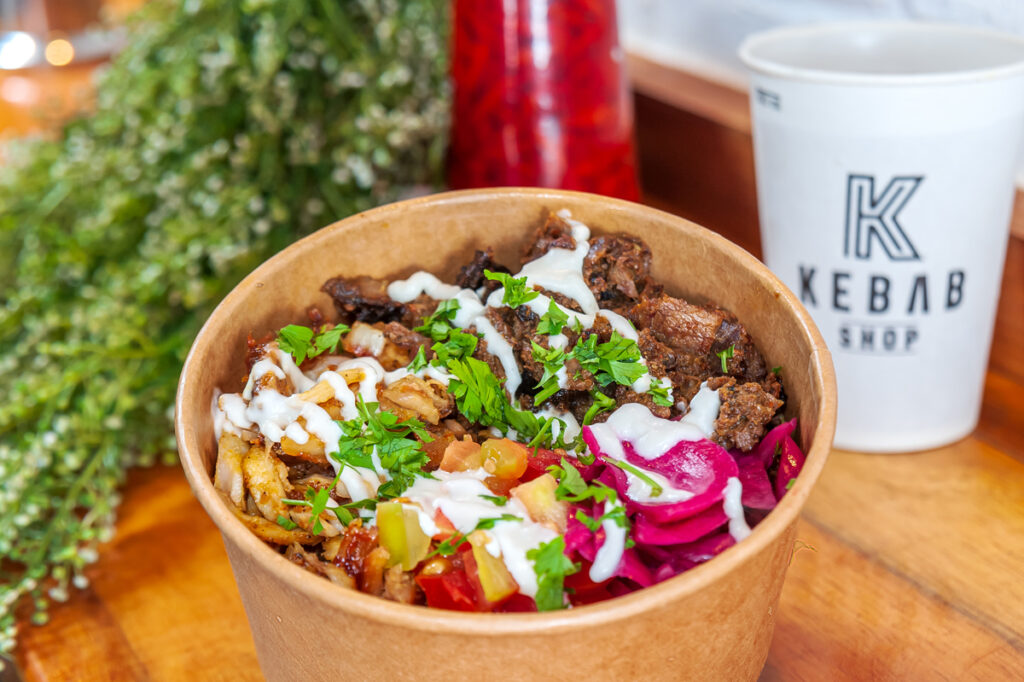 Kebab Shop, no Centro, lança opções de bowls no cardápio