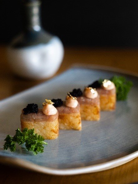Black Sushi oferece rodízio que vai de sushis com pétalas de ouro a ostras e Lámen