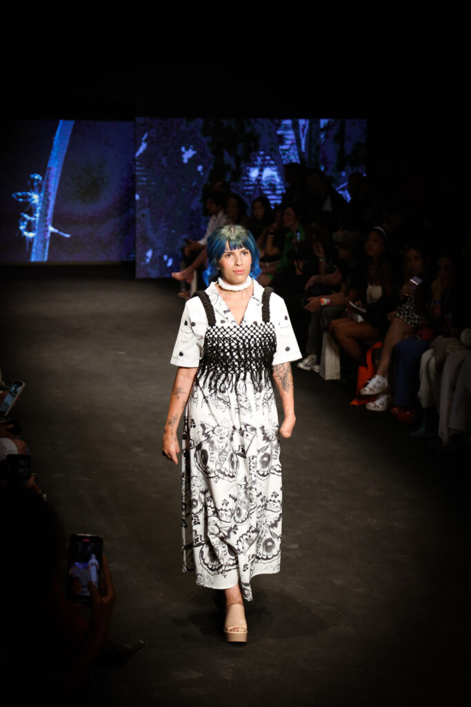 Juliana Santos estreia nas passarelas da SPFW 54: “Um passo para termos uma moda mais inclusiva”