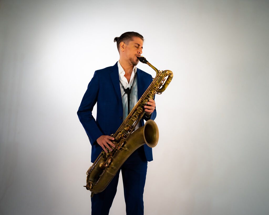 Saxofonista Michel Nirenberg se apresenta no Vizinha 123, em Botafogo