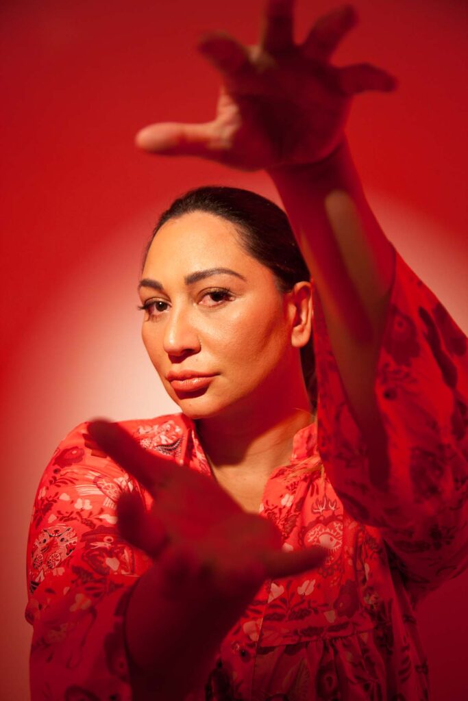 Naiá Camargo lança o single “Passará”