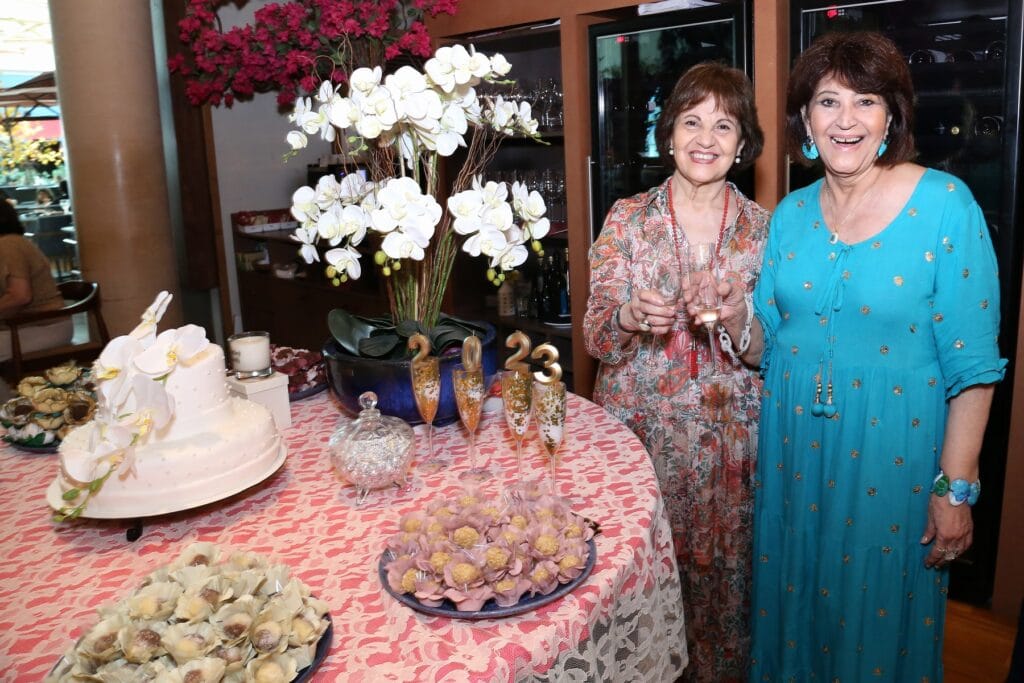 Micheline Thomé comemora seu aniversário no Almafitana no Village Mall