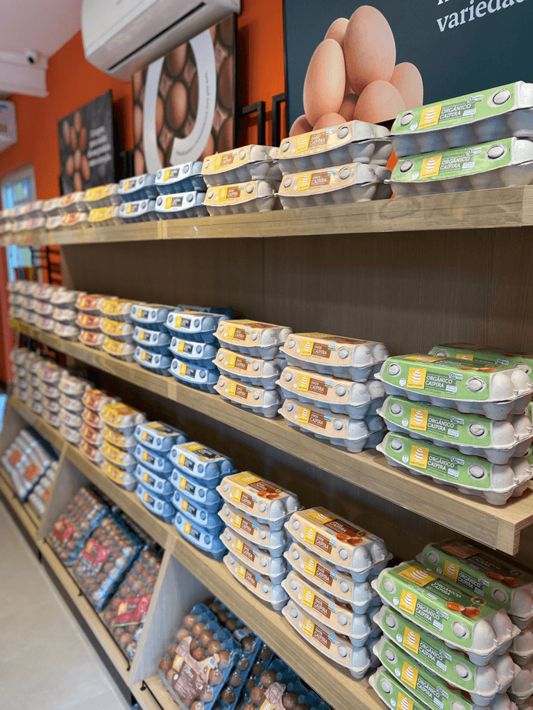Medicamento In Natura: Mantiqueira inova e vende ovos em farmácia de BH