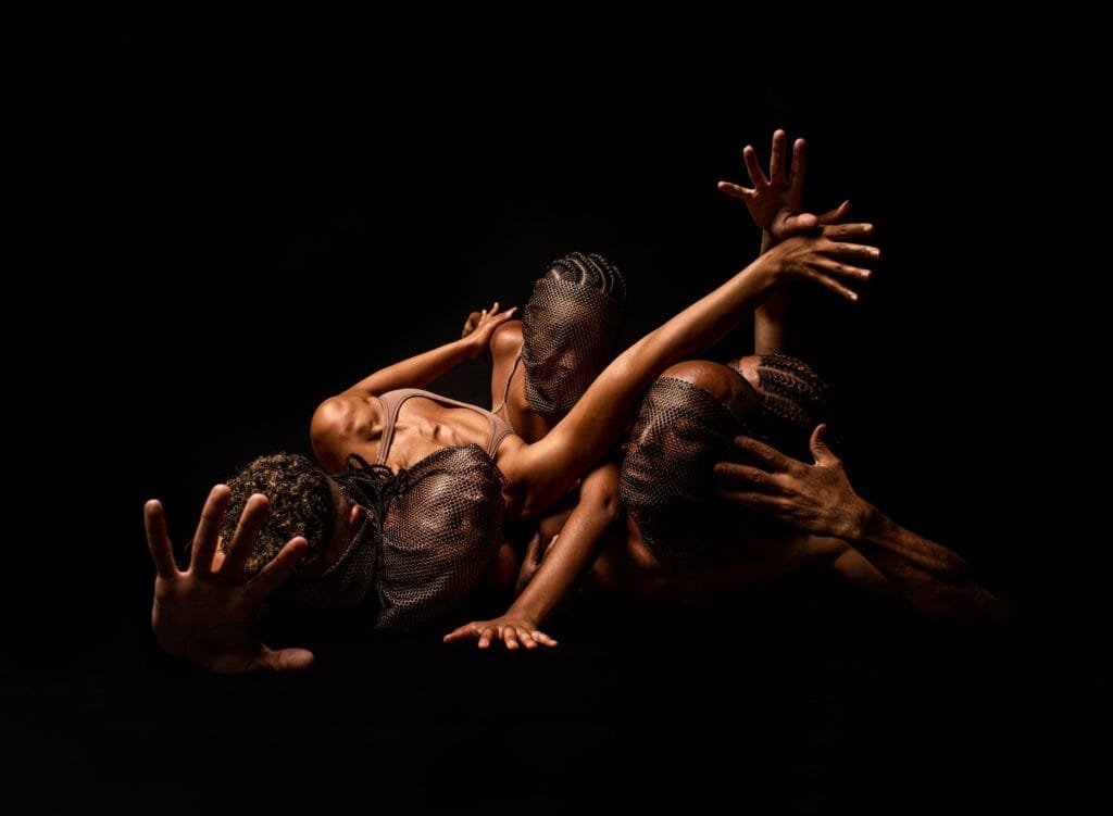 Espetáculo expõe a urgência dos saberes ancestrais afro-indígenas para os dias de hoje