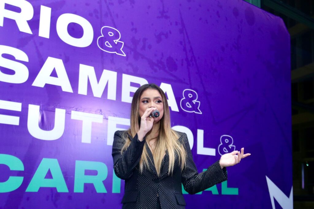 Lexa é apresentada musa do Camarote Camisa 10
