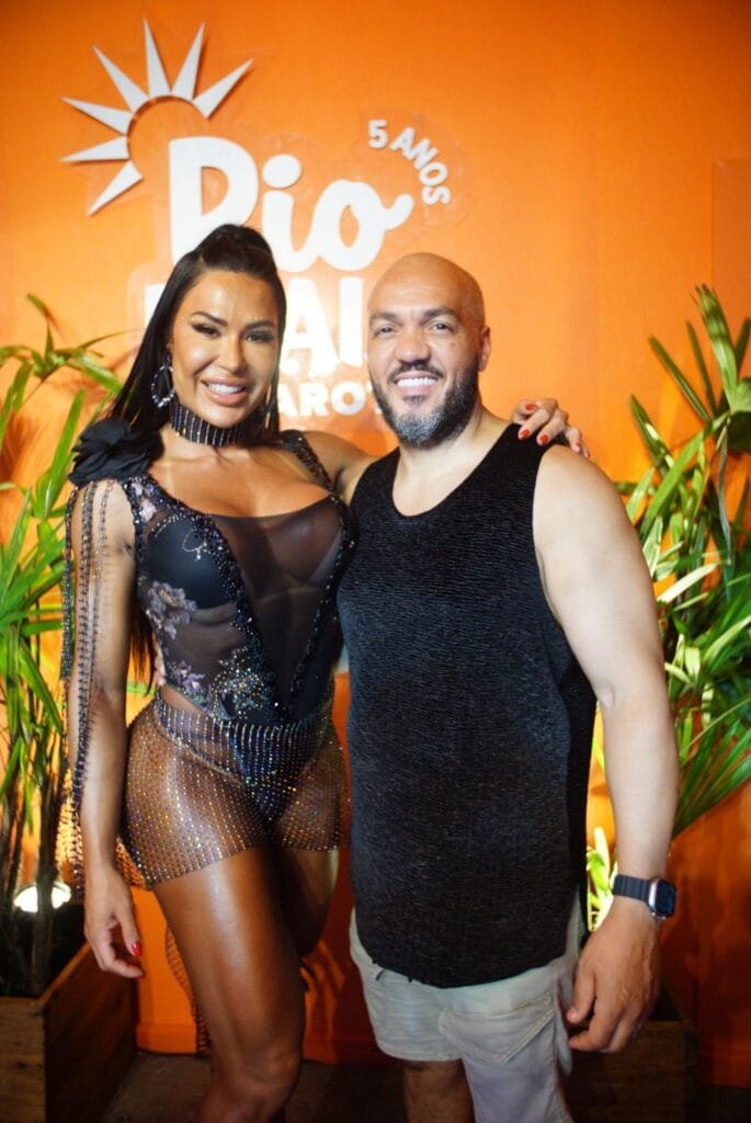 VIPs curtem noite de teste de som e luz da Sapucaí no Rio Praia