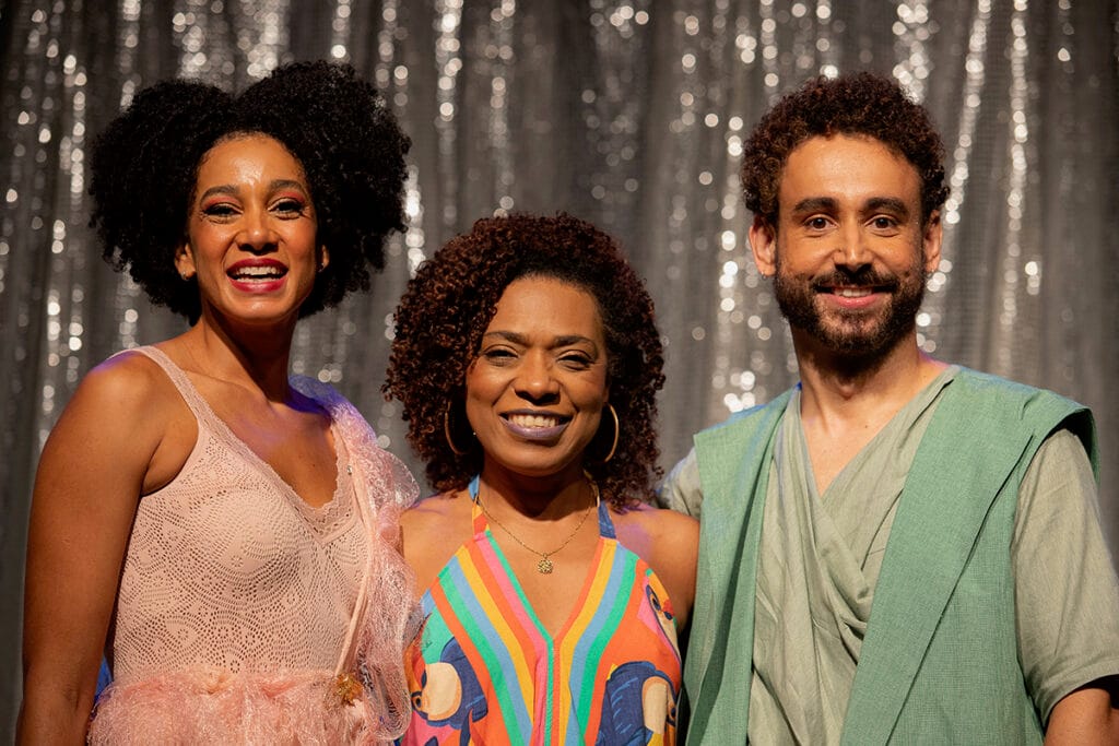 Ester Dias estrela espetáculo com Paulo Verlings dirigido por Vilma Melo 