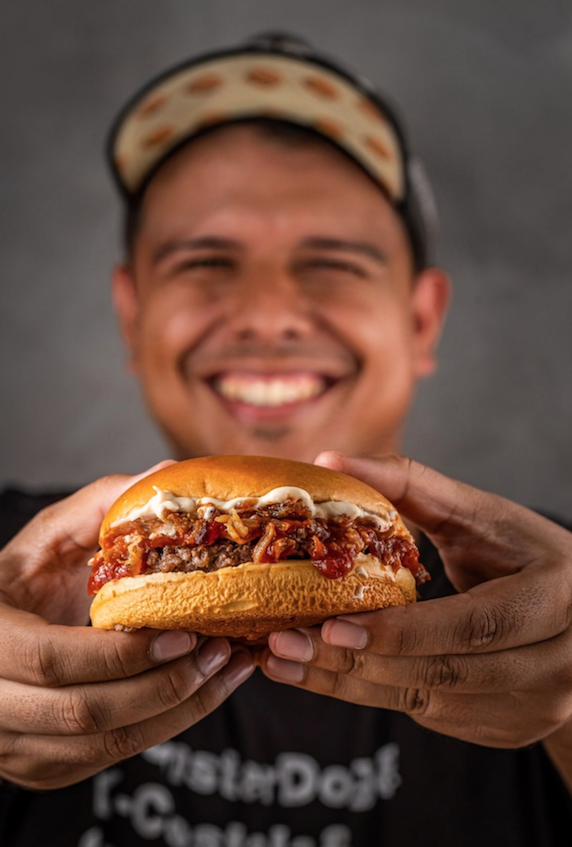 Francisco lança hamburguer em parceria com a Heinz