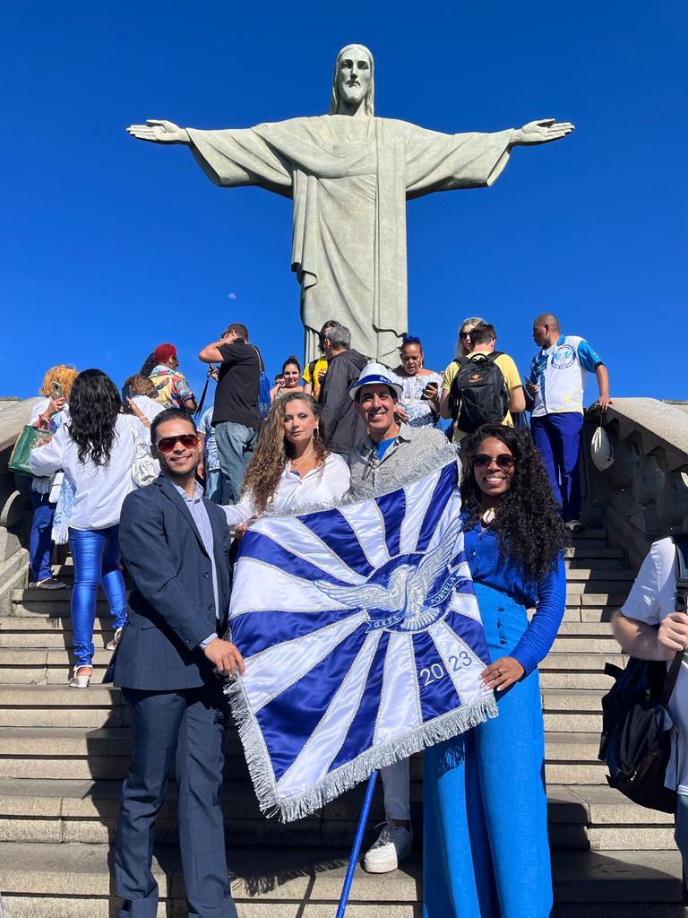 Coreógrafa da comissão de frente, Kelly Siqueira, participa de celebração de 100 anos da Portela no Corcovado