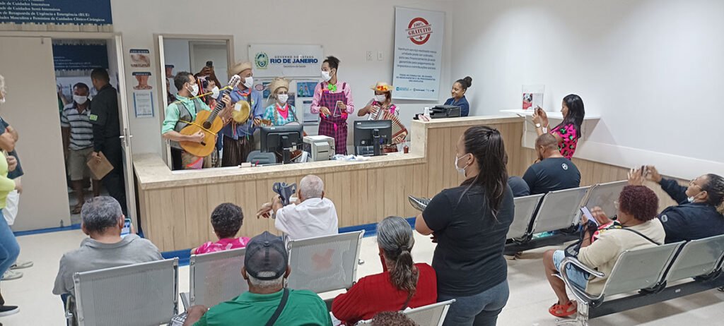 No mês das festas juninas Doutores da Alegria leva cortejos temáticos aos hospitais do Rio de Janeiro