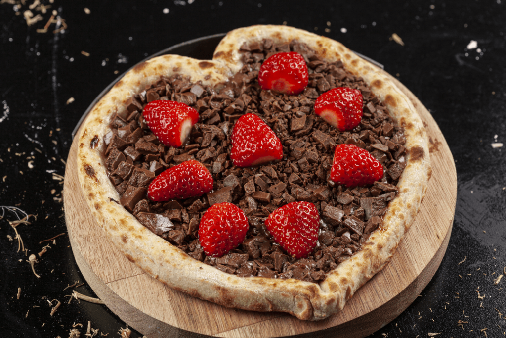 Forneria Original lança pizza exclusiva com formato de coração para o Dia dos Namorados