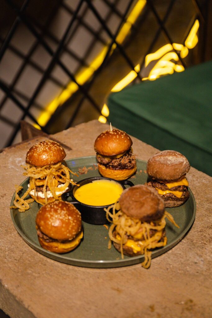 VIRAL CLUB GASTROBAR LANÇA OPEN FOOD