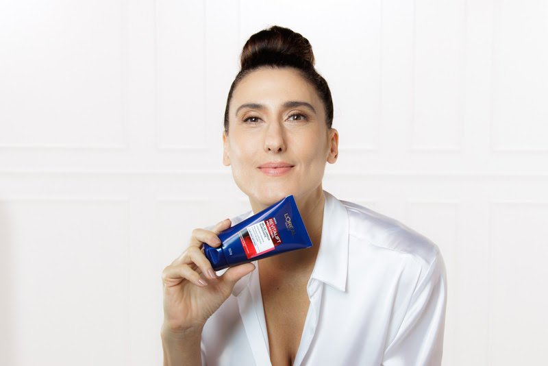Paola Carosella é a nova embaixadora de L’Oréal Paris e estrela da campanha dos novos produtos da linha Revitalift Retinol