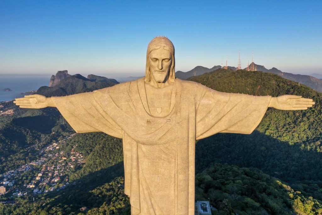 Iluminação do Cristo Redentor no Dia Mundial da Trombose