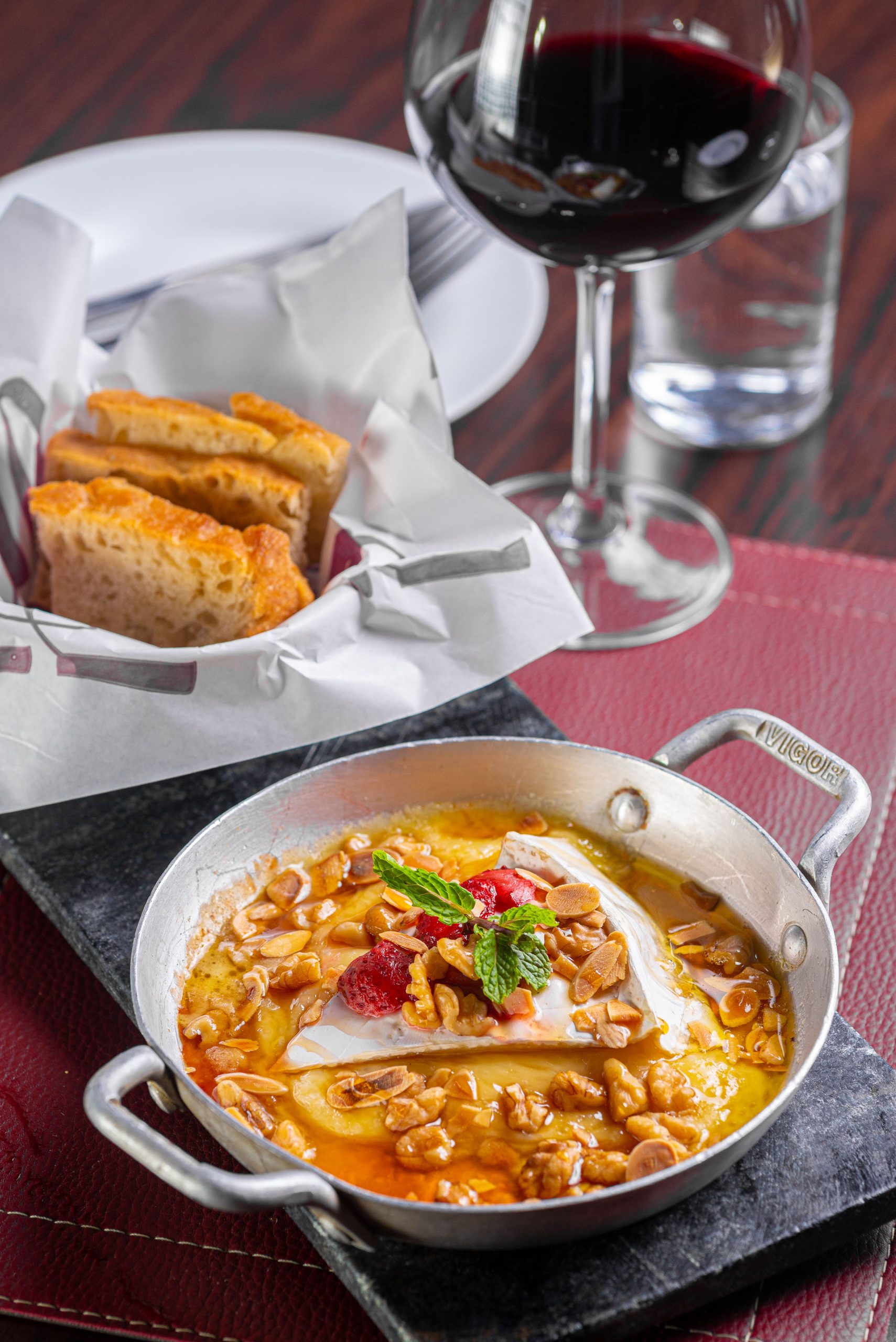 Mais de 60 restaurantes participam da 28ª edição da Rio Restaurant Week 2 VINO COPACABANA -BRIE ASSADO