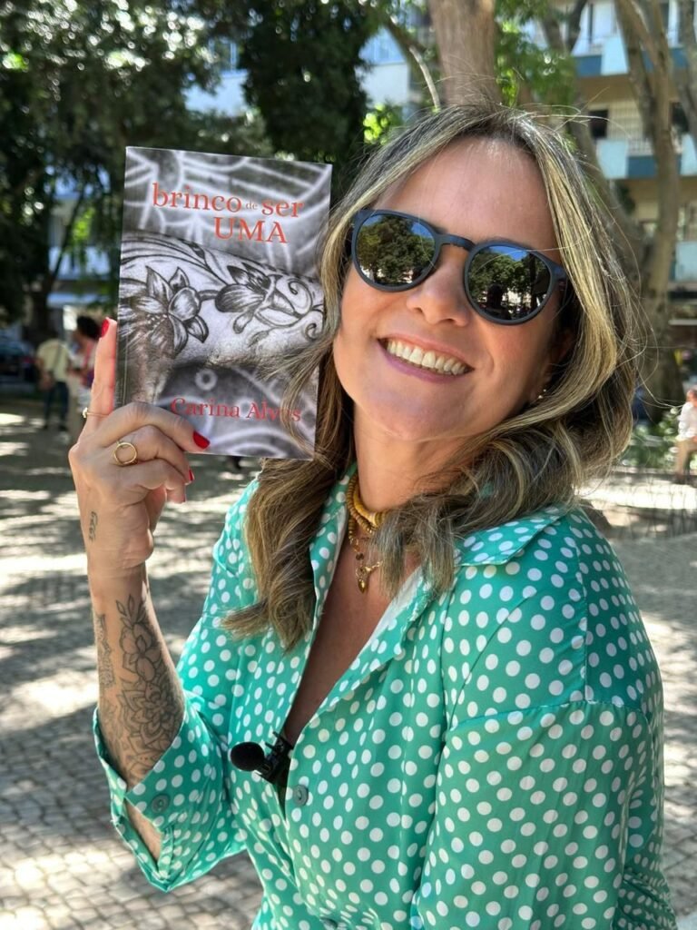 Carina Alves lança livro de poesias ‘brinco de ser UMA’ no Ceará após participação na Reunião Global de Educação da UNESCO