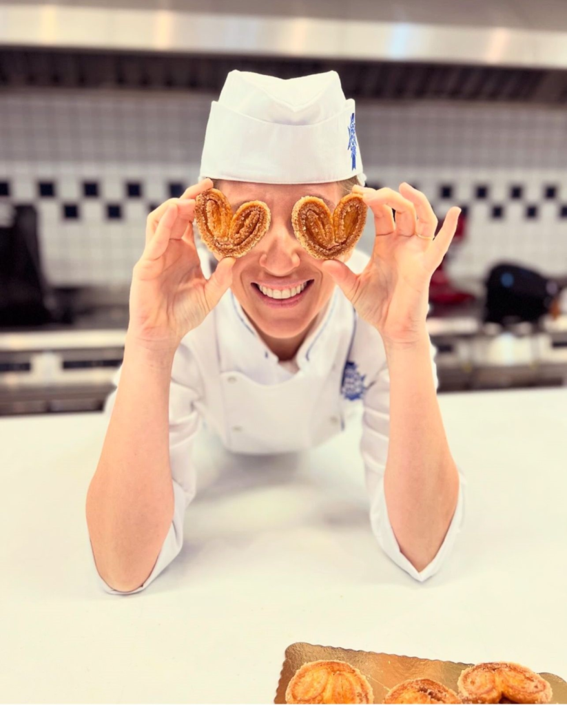 Le Cordon Bleu apresenta Le Petit com a renomada Chef confeiteira Carola Troisgros, a rainha dos bolos