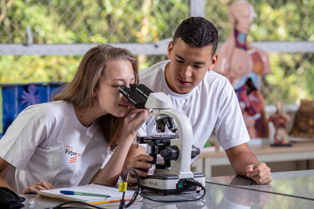 Escolas Firjan SESI Friburgo e Petrópolis abrem quase 300 vagas gratuitas para Ensino Médio com curso técnico da Firjan SENAI