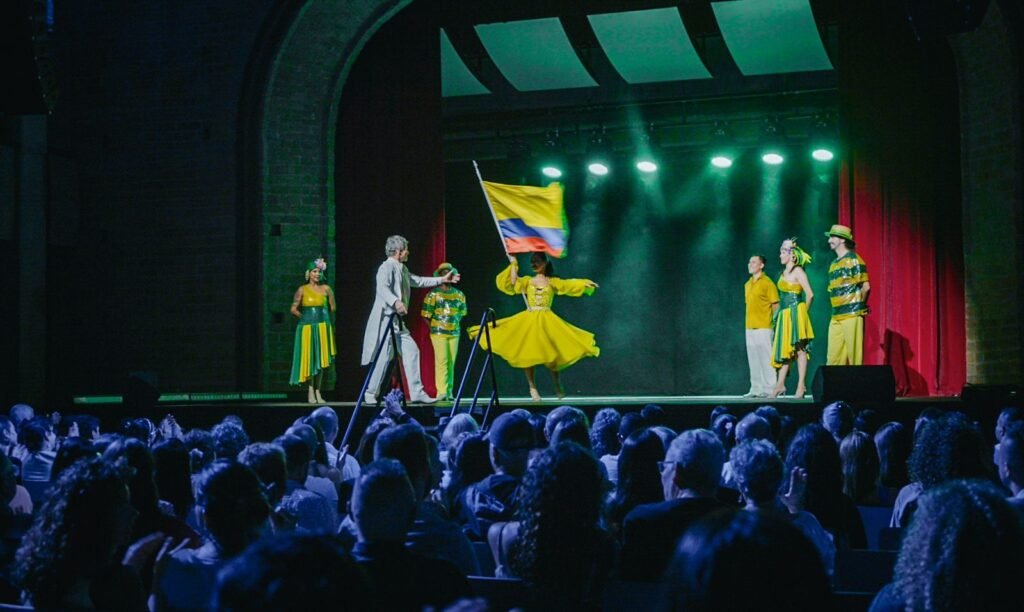 Palestra e oficina com Carlinhos de Jesus apresentam experiências globais e ritmos brasileiros no Teatro Alcyone Araújo 1 Palestra e oficina com Carlinhos de Jesus apresentam experiências globais e ritmos brasileiros no Teatro Alcyone Araújo