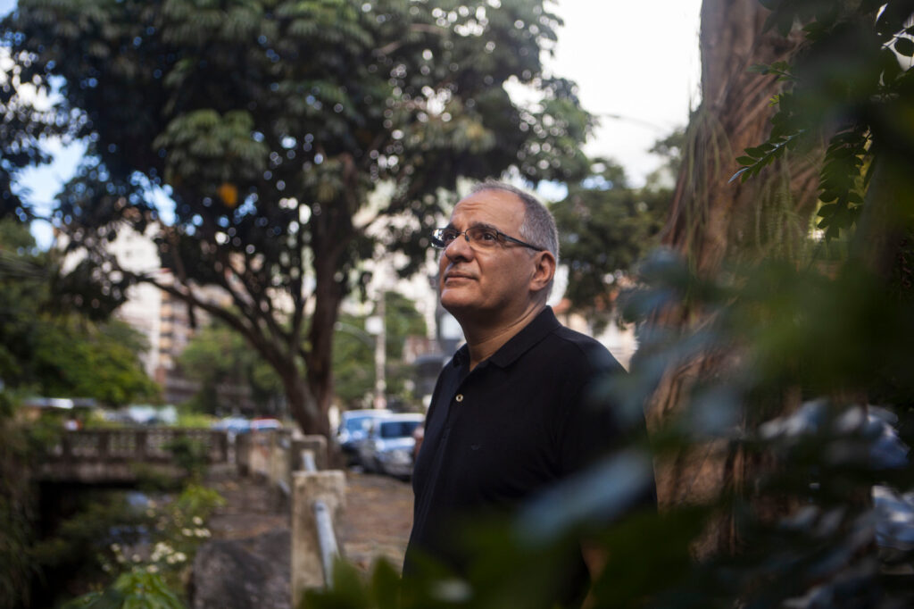 Canção de Caetano Veloso do tempo da Tropicália inspira samba de Fernando Pellon