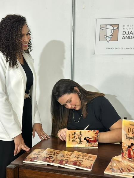 Haiany Silva lança livro que inspira a espera em Deus e fortalece a fé