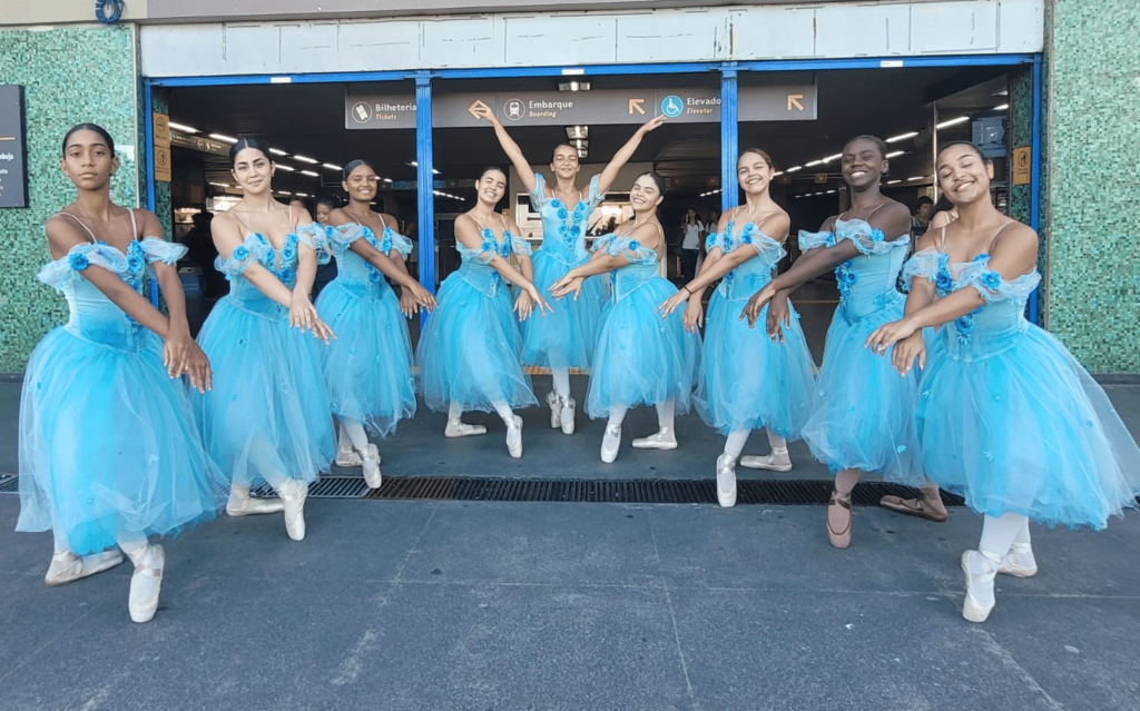 O Ballet Manguinhos apresenta uma prévia do espetáculo de Ballet ‘Um Desejo de Natal’ – uma releitura mágica do clássico ‘O Quebra-Nozes’ – na estação de metrô Carioca, no Rio