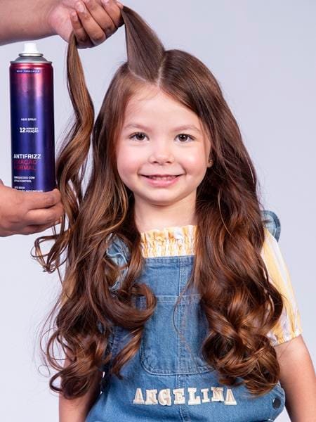 Coque trançado é aposta divertida para cabelos infantis