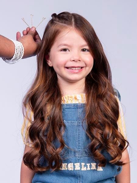 Coque trançado é aposta divertida para cabelos infantis