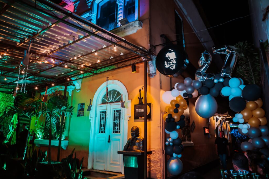 Réveillon do Bar Bukowski regado a muito rock e open de espumante para a virada 