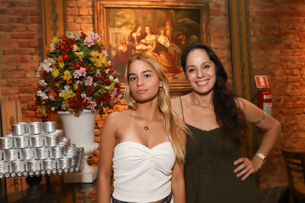 Rio Scenarium recebe convidados para celebrar 25 anos em casa e na sua Galeria de Arte 5 Rio Scenarium recebe convidados para celebrar 25 anos em casa e na sua Galeria de Arte