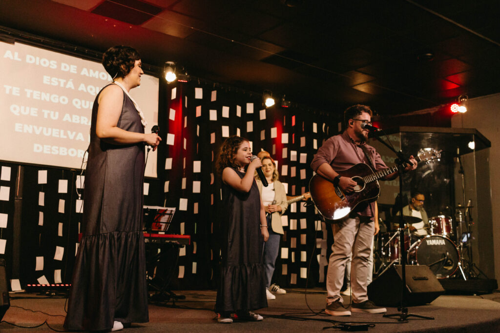Carlinhos Falsetti lança “Buenas Noticias”, música com participação de sua família 1 Carlinhos Falsetti lança “Buenas Noticias”, música com participação de sua família