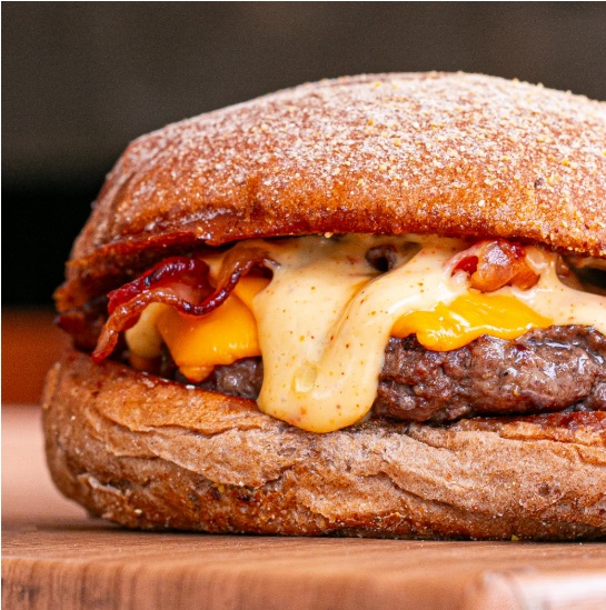 Meatz Burger promove campanha de aniversário com 50% OFF em fininhos
