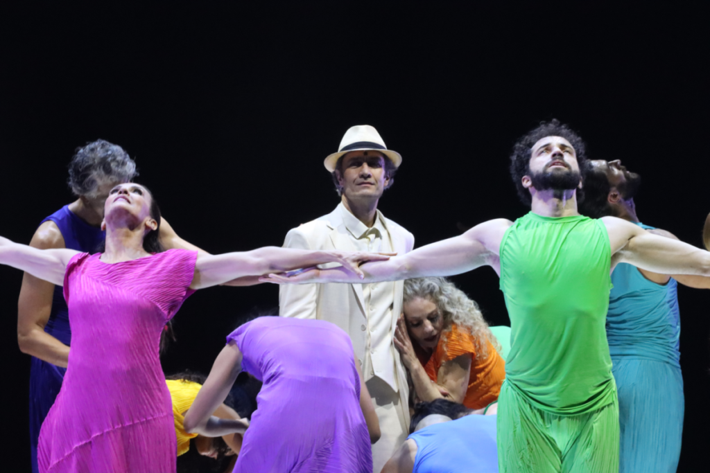 No ano em que se completam 30 anos da morte de Tom Jobim, a obra do compositor é redescoberta no novo espetáculo da Studio3 Cia. de Dança com a participação especial do ator Gabriel Braga Nunes