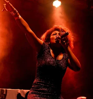 Bebel Du Guetto: Determinação, Talento e a Arte de Inspirar 1 Bebel Du Guetto: Determinação, Talento e a Arte de Inspirar