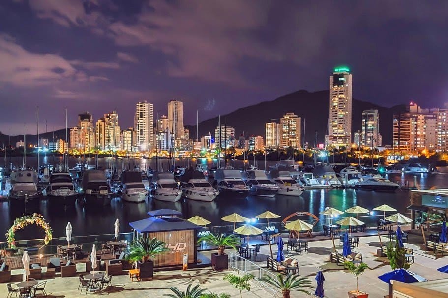 Réveillon dentro ou fora do barco: confira 2 opções imperdíveis no litoral de Santa Catarina