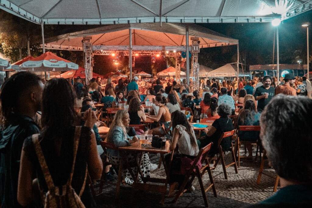 Quintal dos Botecos leva música e gastronomia boêmia para Copacabana neste fim de semana 