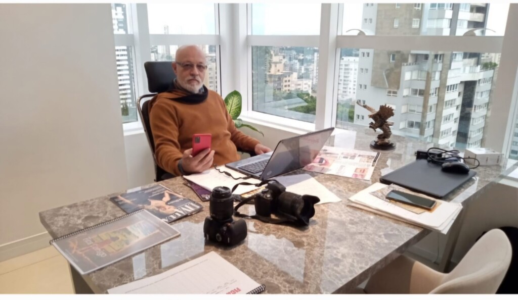 Ator Sidney Costa celebra o sucesso do filme ‘Fica Comigo’