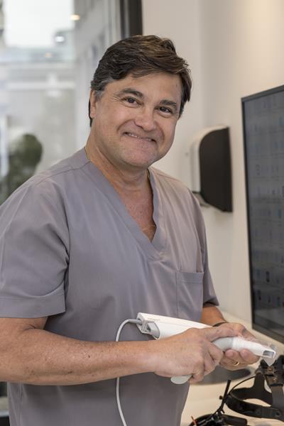 Consumo frequente de energéticos nas festas de fim de ano podem prejudicar os dentes, aponta especialista