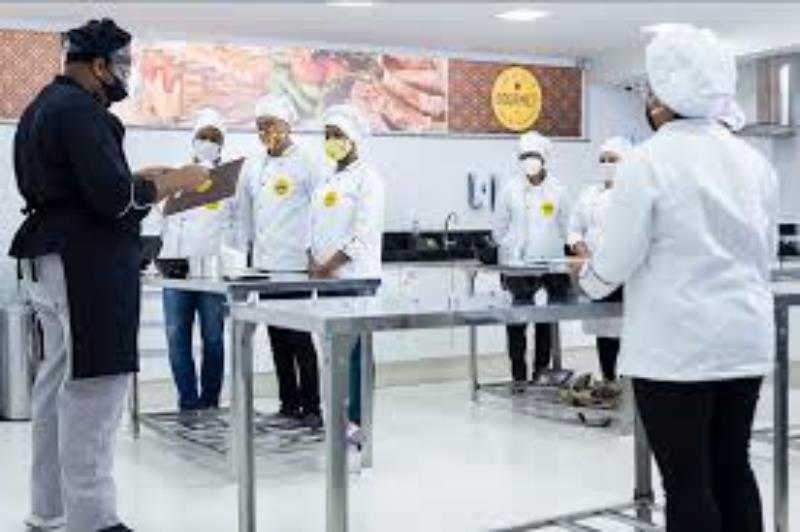 Formação em gastronomia é ótima alternativa de renda para 2025