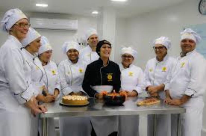 Formação em gastronomia é ótima alternativa de renda para 2025