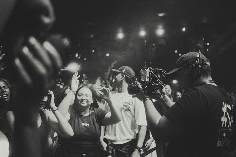 Gabi Sampaio reúne mais de 3 mil jovens em Belo Horizonte com o projeto Som do Céu, que está revolucionando a música cristã no Brasil