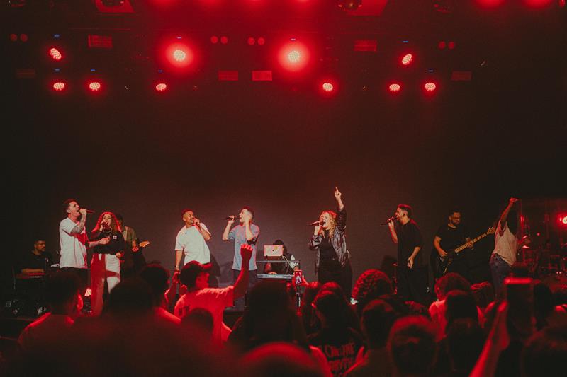 Gabi Sampaio reúne mais de 3 mil jovens em Belo Horizonte com o projeto Som do Céu, que está revolucionando a música cristã no Brasil