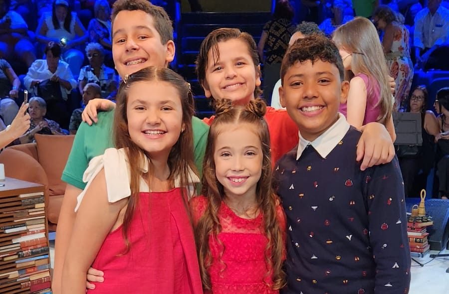 Malu Miranda e elenco de “Uma Babá Quase Perfeita” Brilham no Especial de Natal da TV Cultura