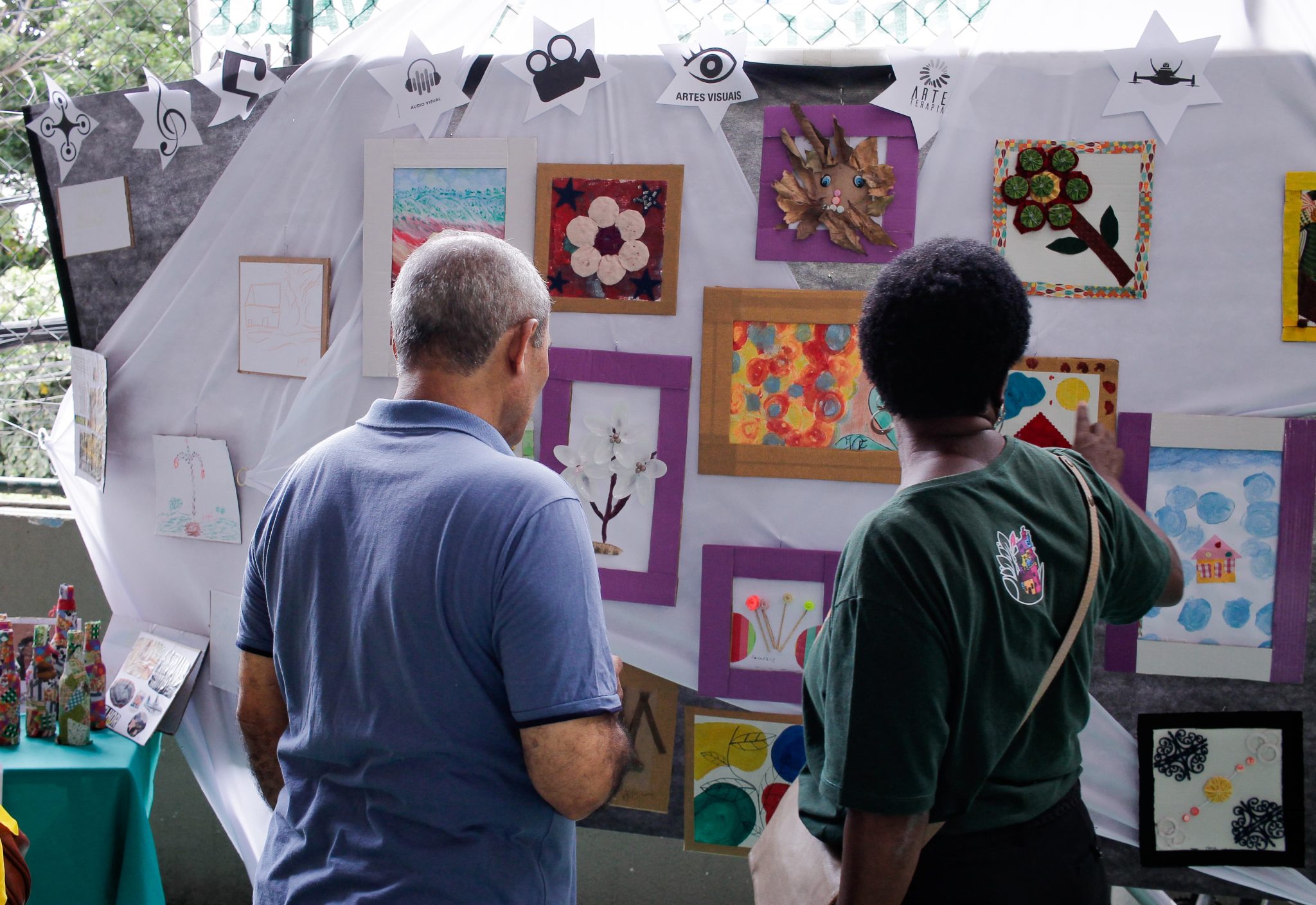 Programa Arte no Jardim celebra a formatura de alunos da temporada de 2024 do projeto de introdução de ensino artístico e digital 2 Programa Arte no Jardim
