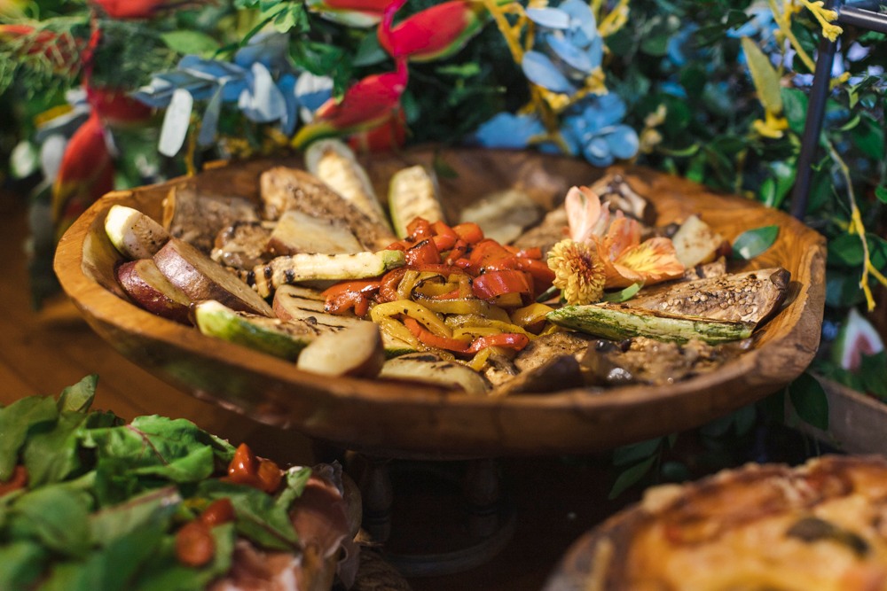 Para as festas de final de ano, a Chef Samantha Laurindo, no comando do Bistrô Amaré e do Buffet Amaré, em Búzios, preparou um Menu Especial.