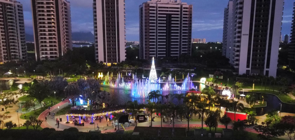 Magia do Natal ocupa o Ilha Pura e encanta o público com Espetáculo das Águas sincronizado com luzes e músicas
