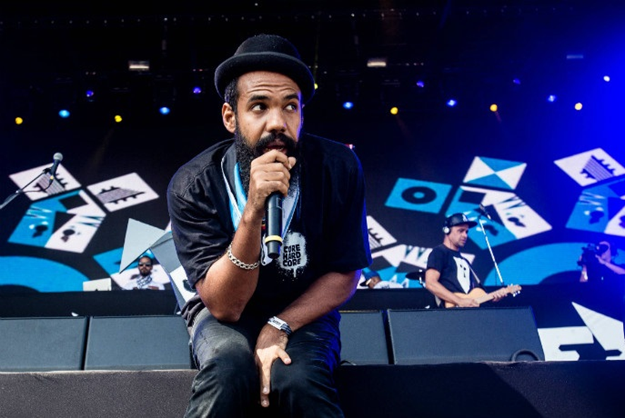 Carlinhos Brown recebe BaianaSystem no show Axé 40 Brown