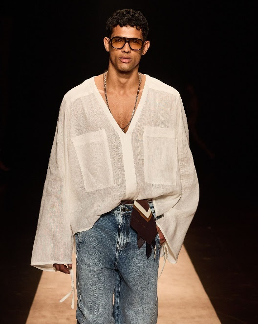 Conheça quem é o modelo que fechou o desfile da Água de Coco 1 Conheça quem é o modelo que fechou o desfile da Água de Coco